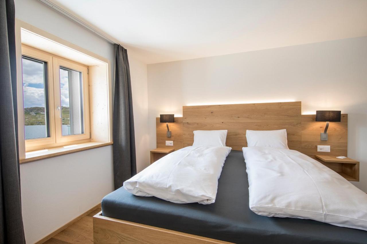 Grimsel Passhoehe Hotel