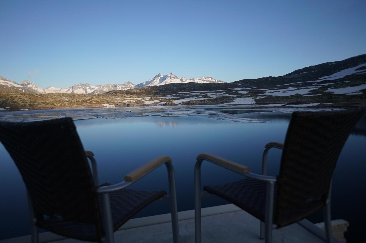 Grimsel Passhoehe Hotel